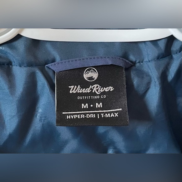 WindRiver’s Navy Puffer Jacket - Picture 3 of 8